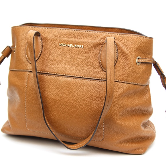 Michael Kors Mae Large EW Drawstring Tote - Picture 2 of 8